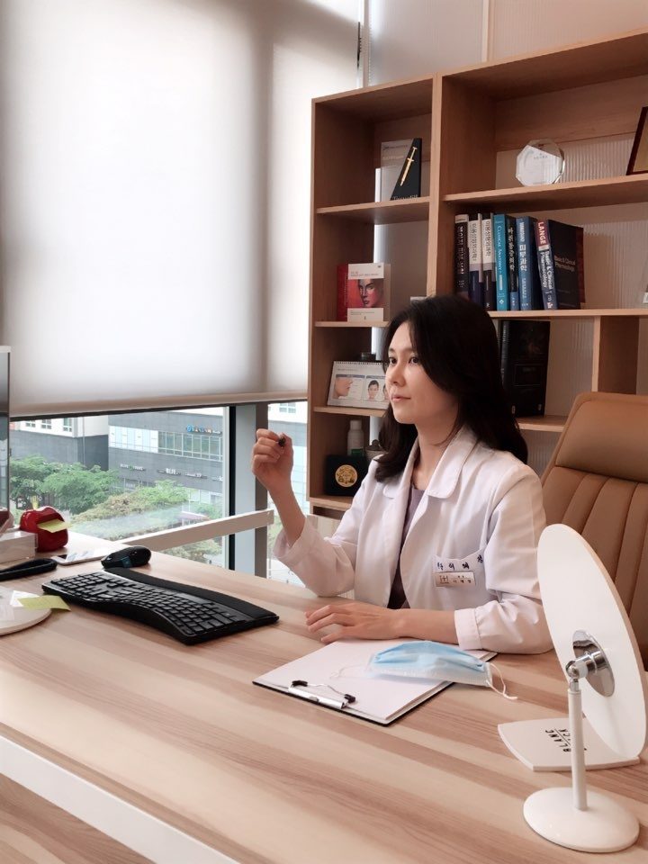 진료실의 이혜정 원장